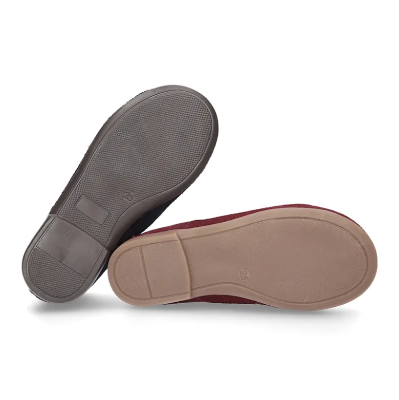 Zapato tipo Blucher de vestir con piso estilizado en piel serraje.
