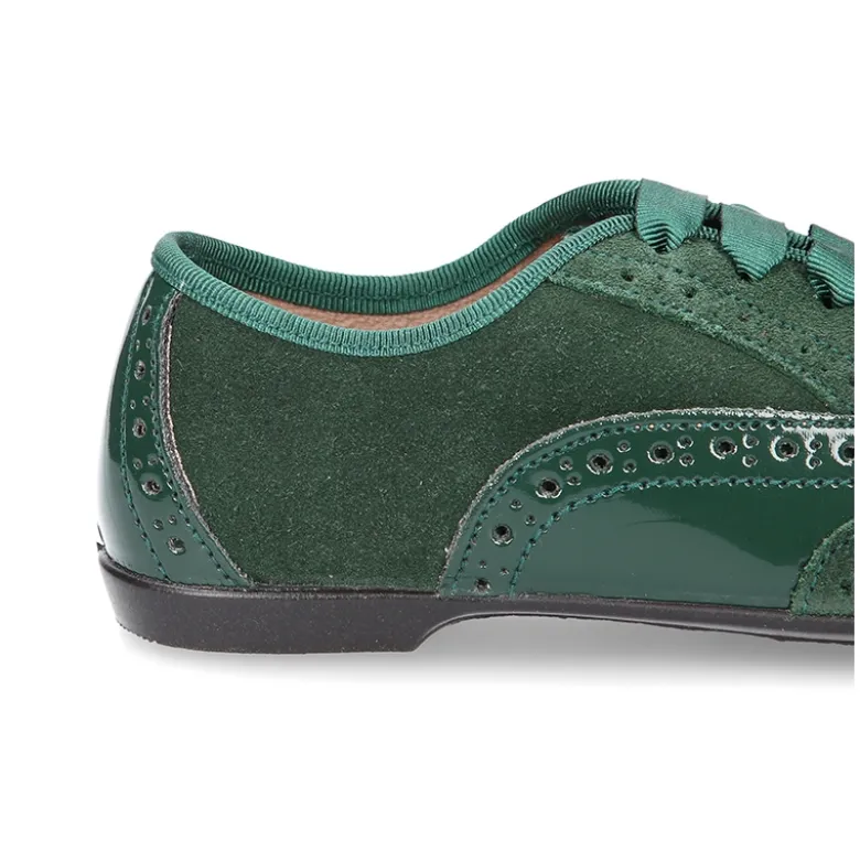Zapato tipo Blucher niña combinado con lazos en piel serraje y charol.