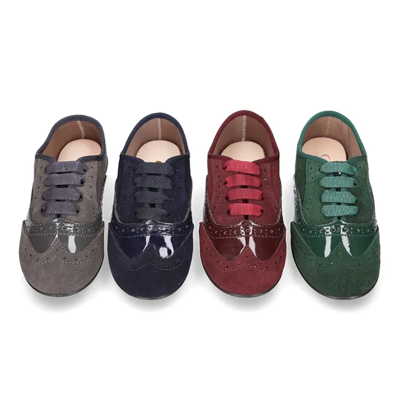 Zapato tipo Blucher niña combinado con lazos en piel serraje y charol.