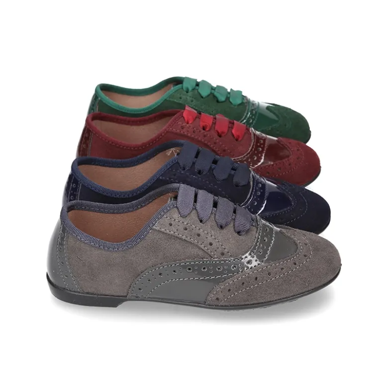 Zapato tipo Blucher niña combinado con lazos en piel serraje y charol.