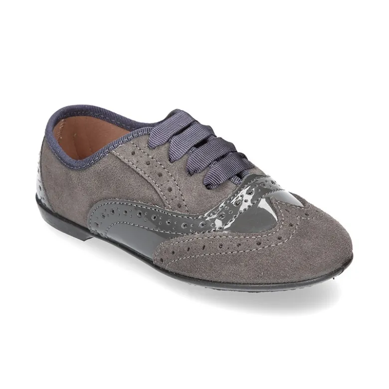 Zapato tipo Blucher niña combinado con lazos en piel serraje y charol.