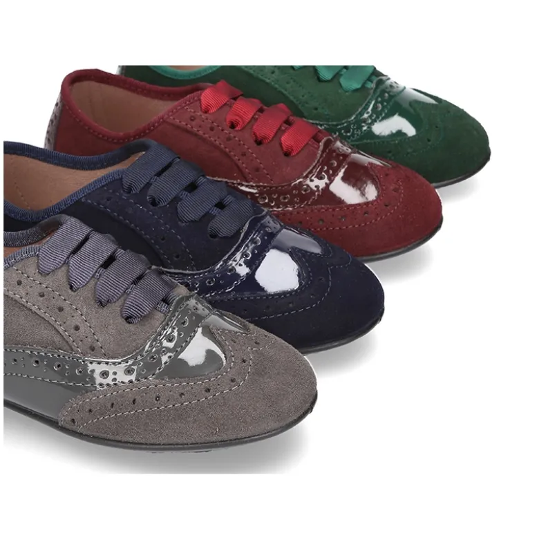 Zapato tipo Blucher niña combinado con lazos en piel serraje y charol.