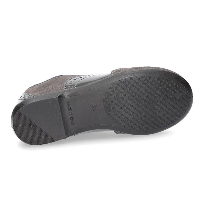 Zapato tipo Blucher niña combinado con lazos en piel serraje y charol.