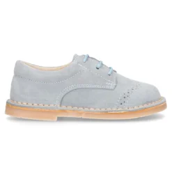 Zapato tipo Blucher niño en colores pasteles con picados en piel serraje.