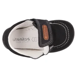 Zapato tipo náutico para peques sin cordones en piel serraje.
