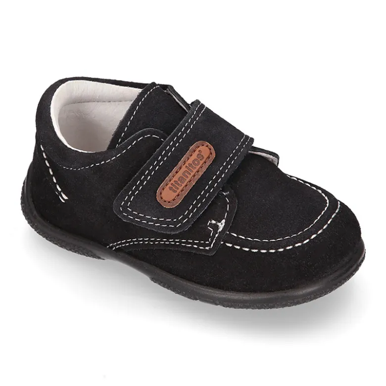 Zapato tipo náutico para peques sin cordones en piel serraje.